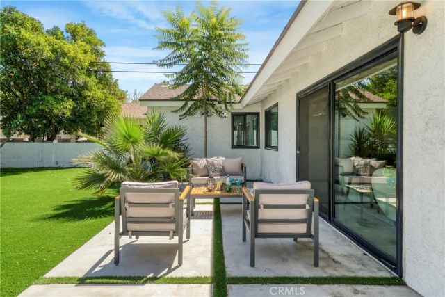 8400 Chimineas Avenue, Northridge, CA 91325