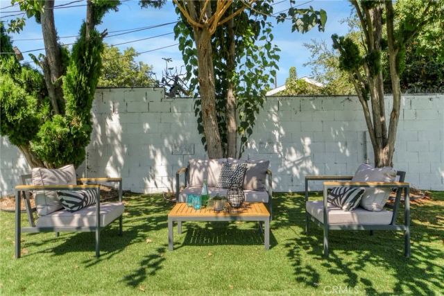 8400 Chimineas Avenue, Northridge, CA 91325