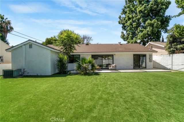 8400 Chimineas Avenue, Northridge, CA 91325
