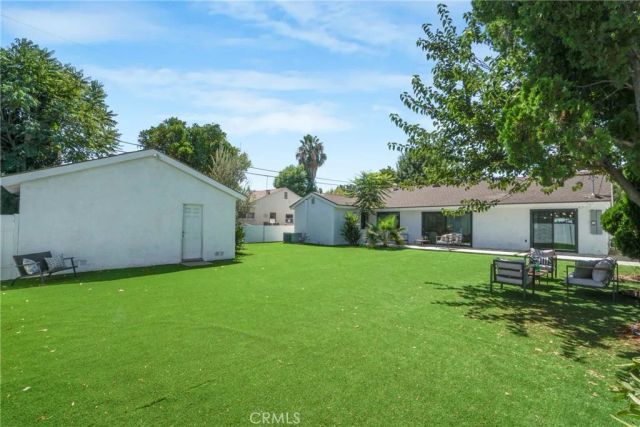 8400 Chimineas Avenue, Northridge, CA 91325