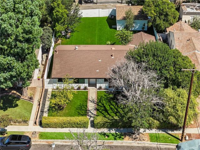8400 Chimineas Avenue, Northridge, CA 91325