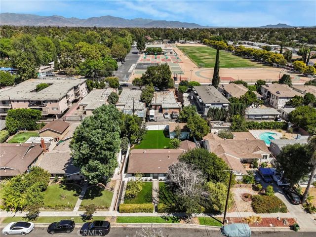 8400 Chimineas Avenue, Northridge, CA 91325