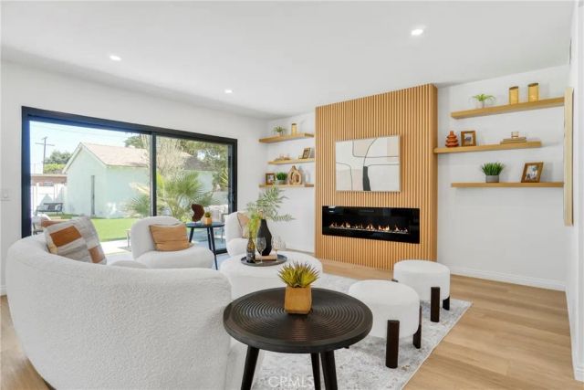 8400 Chimineas Avenue, Northridge, CA 91325