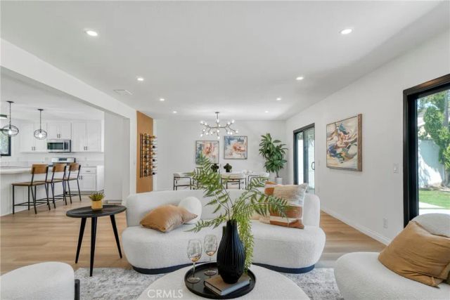 8400 Chimineas Avenue, Northridge, CA 91325