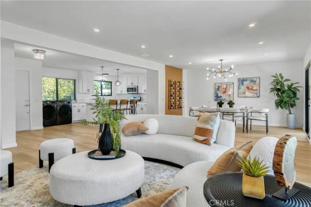 8400 Chimineas Avenue, Northridge, CA 91325