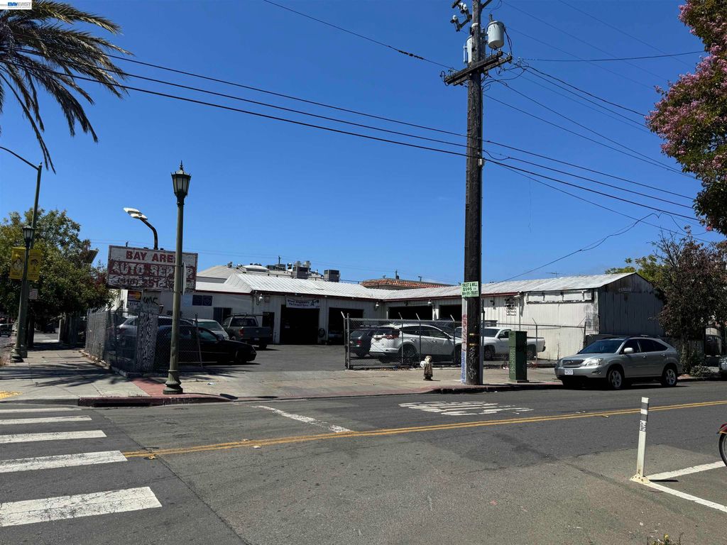 550 E E 12th St, Oakland, CA 94606