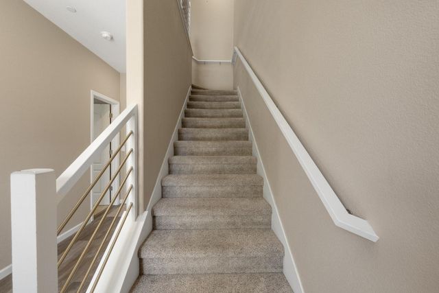 133 Llano De Los Robles Avenue 3, San Jose, CA 95136
