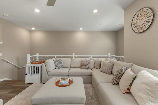 133 Llano De Los Robles Avenue 3, San Jose, CA 95136