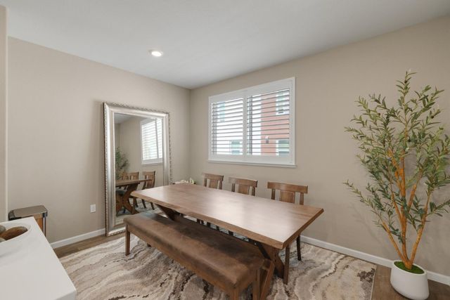 133 Llano De Los Robles Avenue 3, San Jose, CA 95136