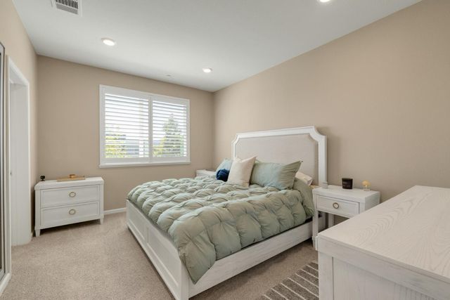 133 Llano De Los Robles Avenue 3, San Jose, CA 95136