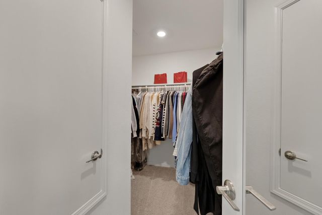 133 Llano De Los Robles Avenue 3, San Jose, CA 95136