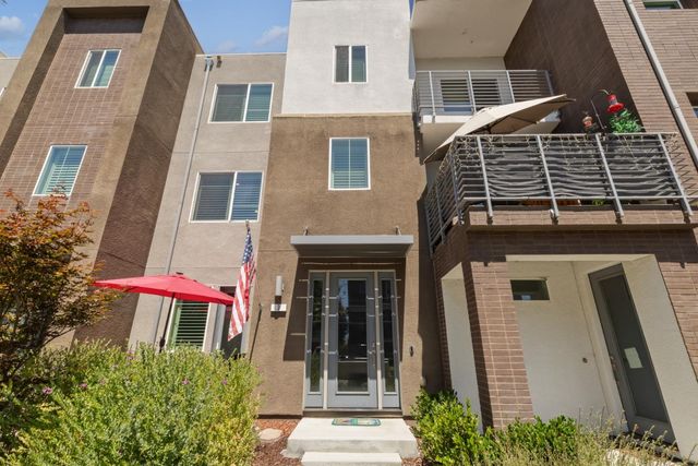 133 Llano De Los Robles Avenue 3, San Jose, CA 95136