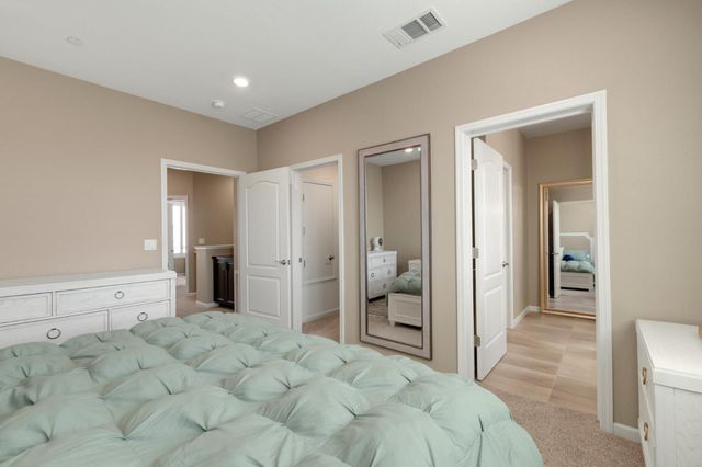 133 Llano De Los Robles Avenue 3, San Jose, CA 95136
