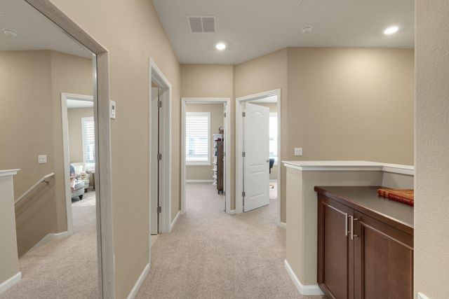 133 Llano De Los Robles Avenue 3, San Jose, CA 95136