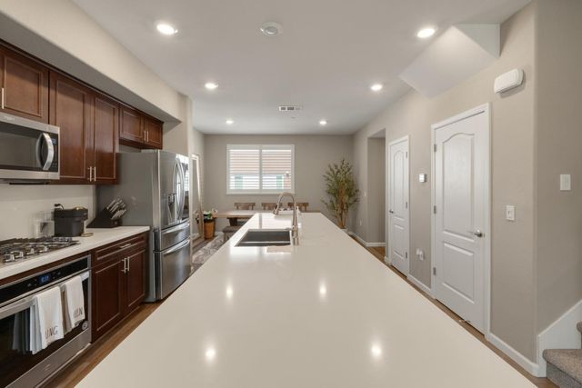 133 Llano De Los Robles Avenue 3, San Jose, CA 95136