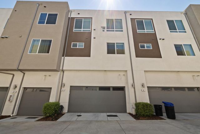133 Llano De Los Robles Avenue 3, San Jose, CA 95136