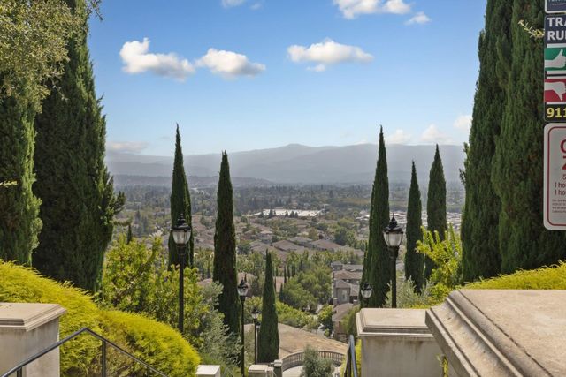 133 Llano De Los Robles Avenue 3, San Jose, CA 95136
