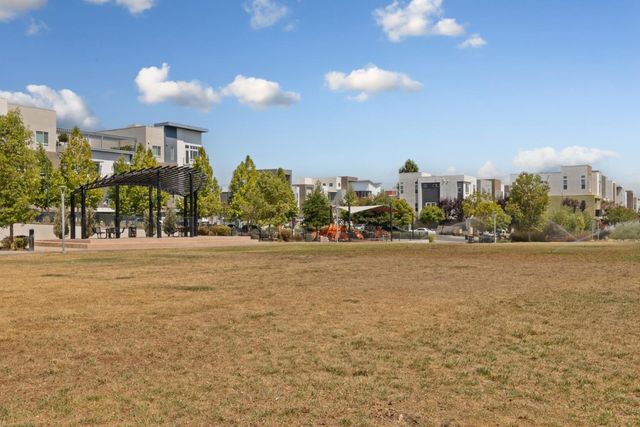 133 Llano De Los Robles Avenue 3, San Jose, CA 95136