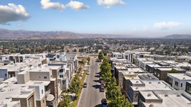 133 Llano De Los Robles Avenue 3, San Jose, CA 95136