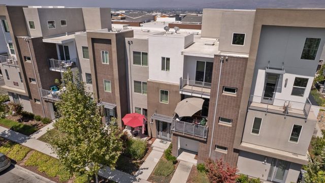 133 Llano De Los Robles Avenue 3, San Jose, CA 95136