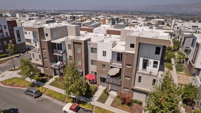 133 Llano De Los Robles Avenue 3, San Jose, CA 95136