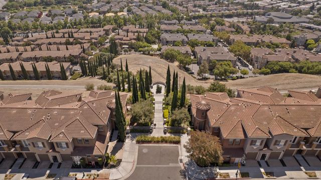 133 Llano De Los Robles Avenue 3, San Jose, CA 95136