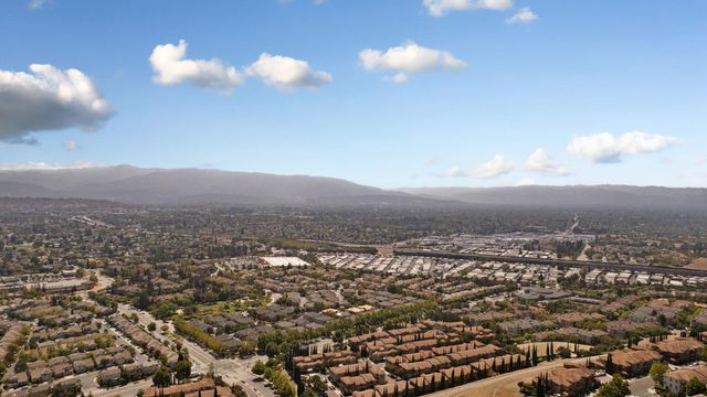 133 Llano De Los Robles Avenue 3, San Jose, CA 95136