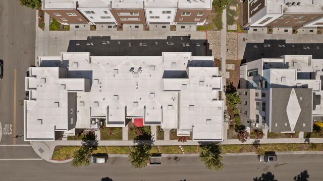 133 Llano De Los Robles Avenue 3, San Jose, CA 95136