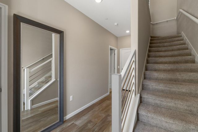 133 Llano De Los Robles Avenue 3, San Jose, CA 95136