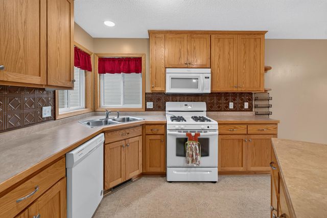 806 Marion Street SE, Isanti, MN 55040