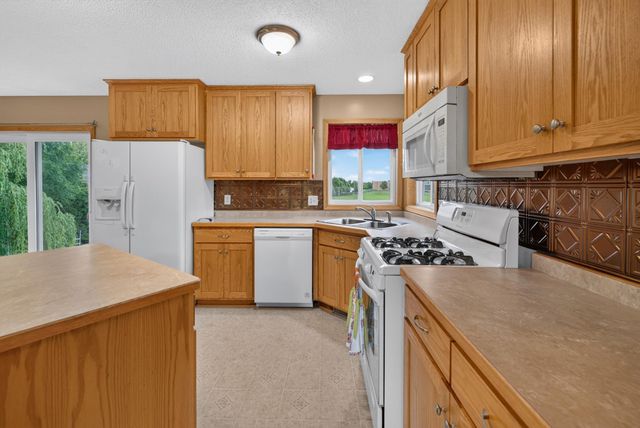 806 Marion Street SE, Isanti, MN 55040