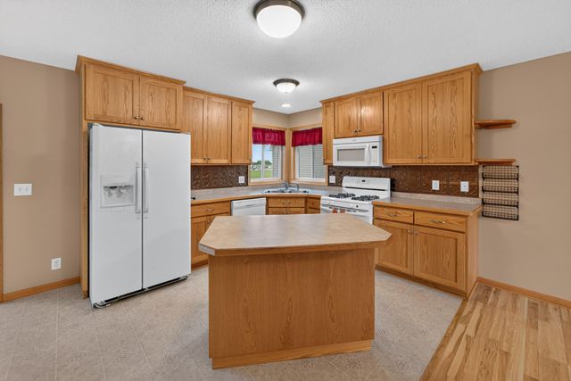 806 Marion Street SE, Isanti, MN 55040