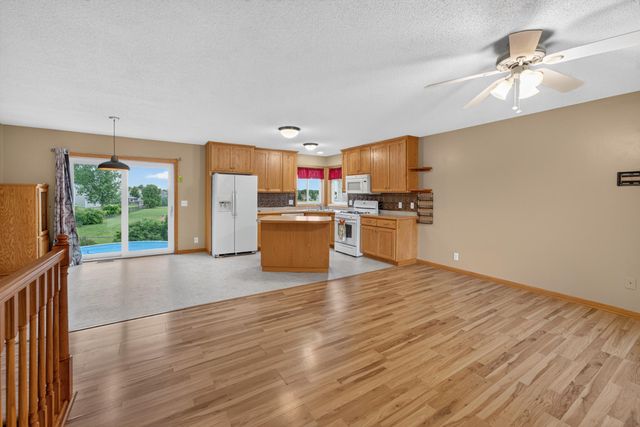 806 Marion Street SE, Isanti, MN 55040