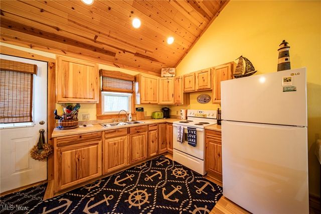 35 Billow Beach, Ashtabula, OH 44004