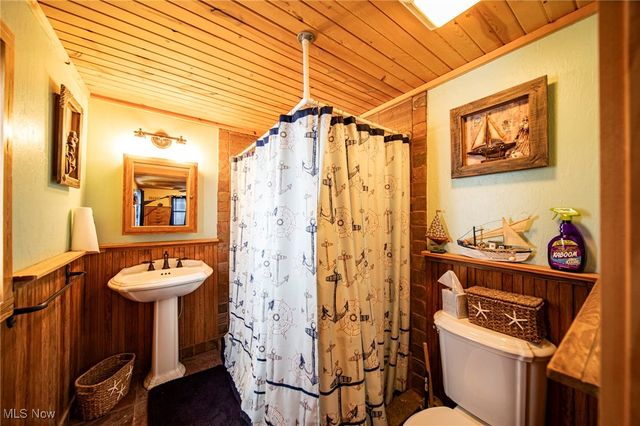 35 Billow Beach, Ashtabula, OH 44004