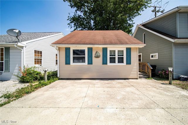 35 Billow Beach, Ashtabula, OH 44004