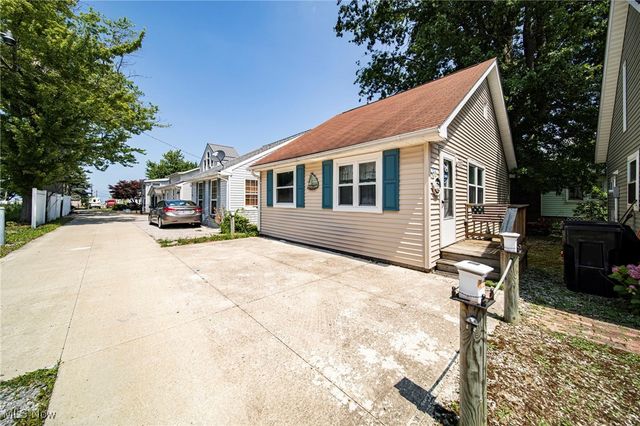 35 Billow Beach, Ashtabula, OH 44004