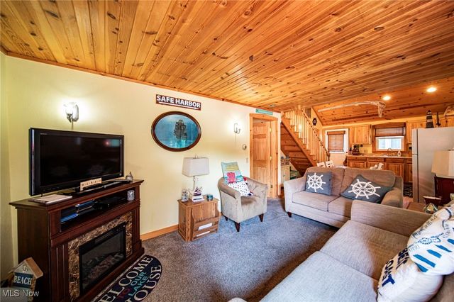 35 Billow Beach, Ashtabula, OH 44004