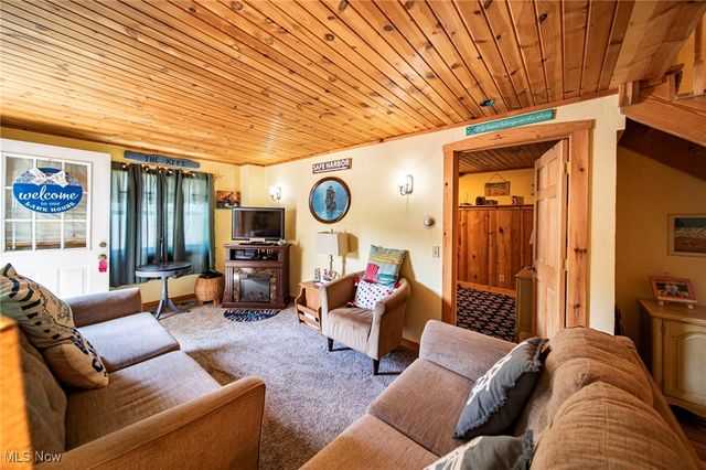 35 Billow Beach, Ashtabula, OH 44004