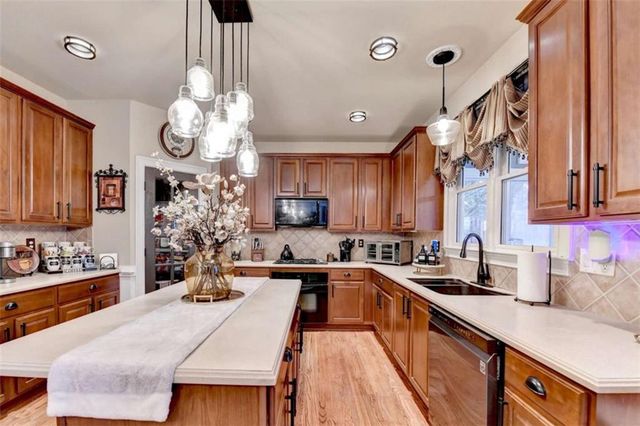 302 Double Gate Way, Sugar Hill, GA 30518