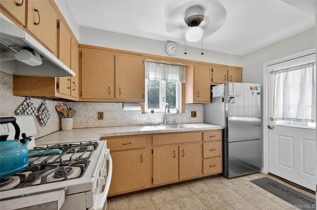 13 Prospect Street, Glen Head, NY 11545