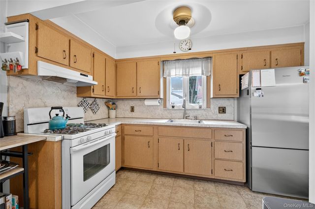 13 Prospect Street, Glen Head, NY 11545