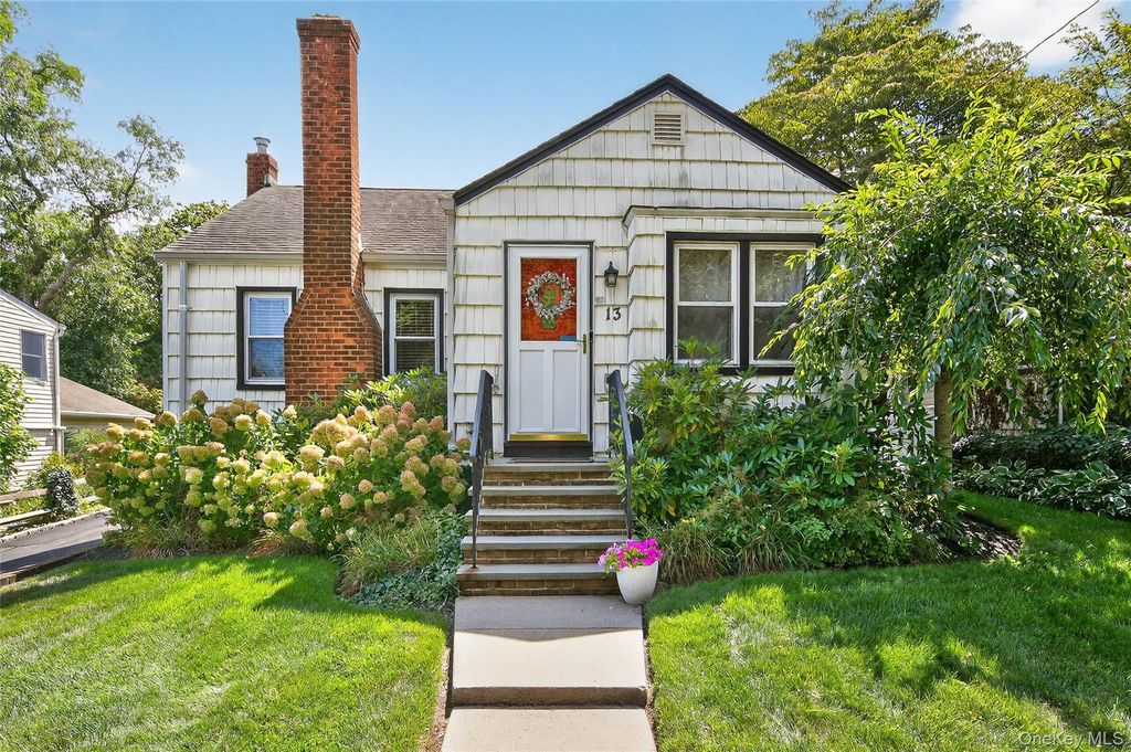 13 Prospect Street, Glen Head, NY 11545