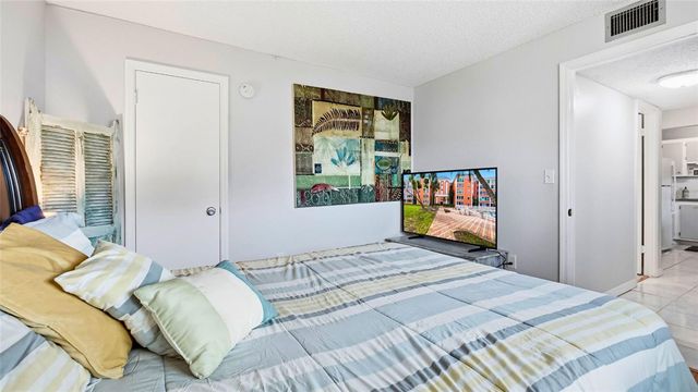 6960 20TH AVE N 109, St Petersburg, FL 33710