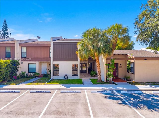 9260 NW 16th Street 9260, Pembroke Pines, FL 33024
