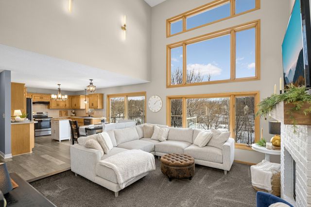 4751 Helmo Avenue N, Oakdale, MN 55128