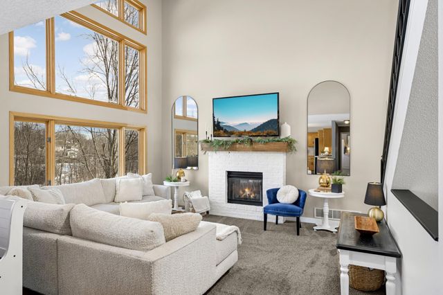 4751 Helmo Avenue N, Oakdale, MN 55128