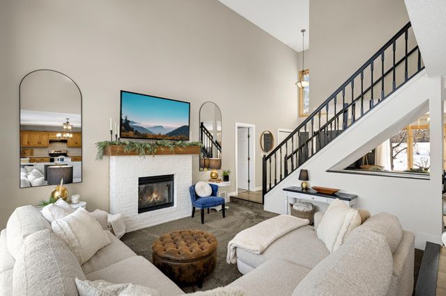 4751 Helmo Avenue N, Oakdale, MN 55128