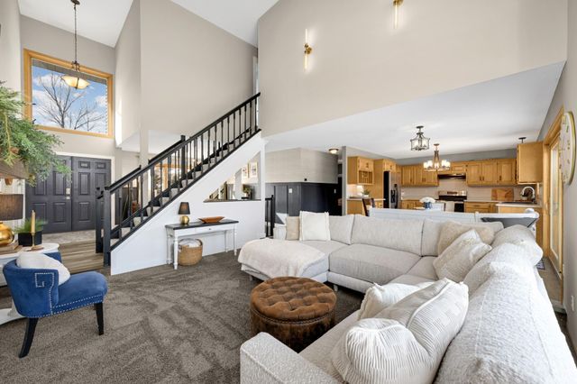 4751 Helmo Avenue N, Oakdale, MN 55128