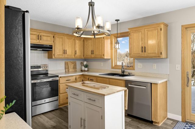 4751 Helmo Avenue N, Oakdale, MN 55128